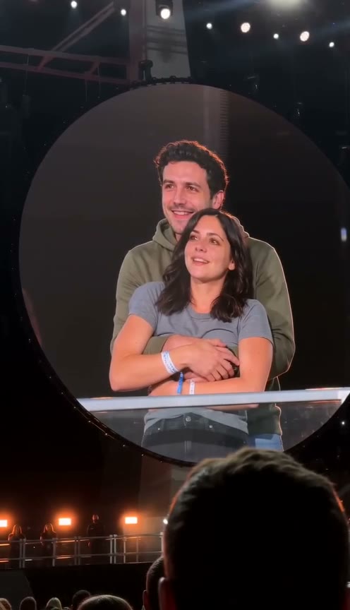 Coldplay Kiss Cam template sample frame